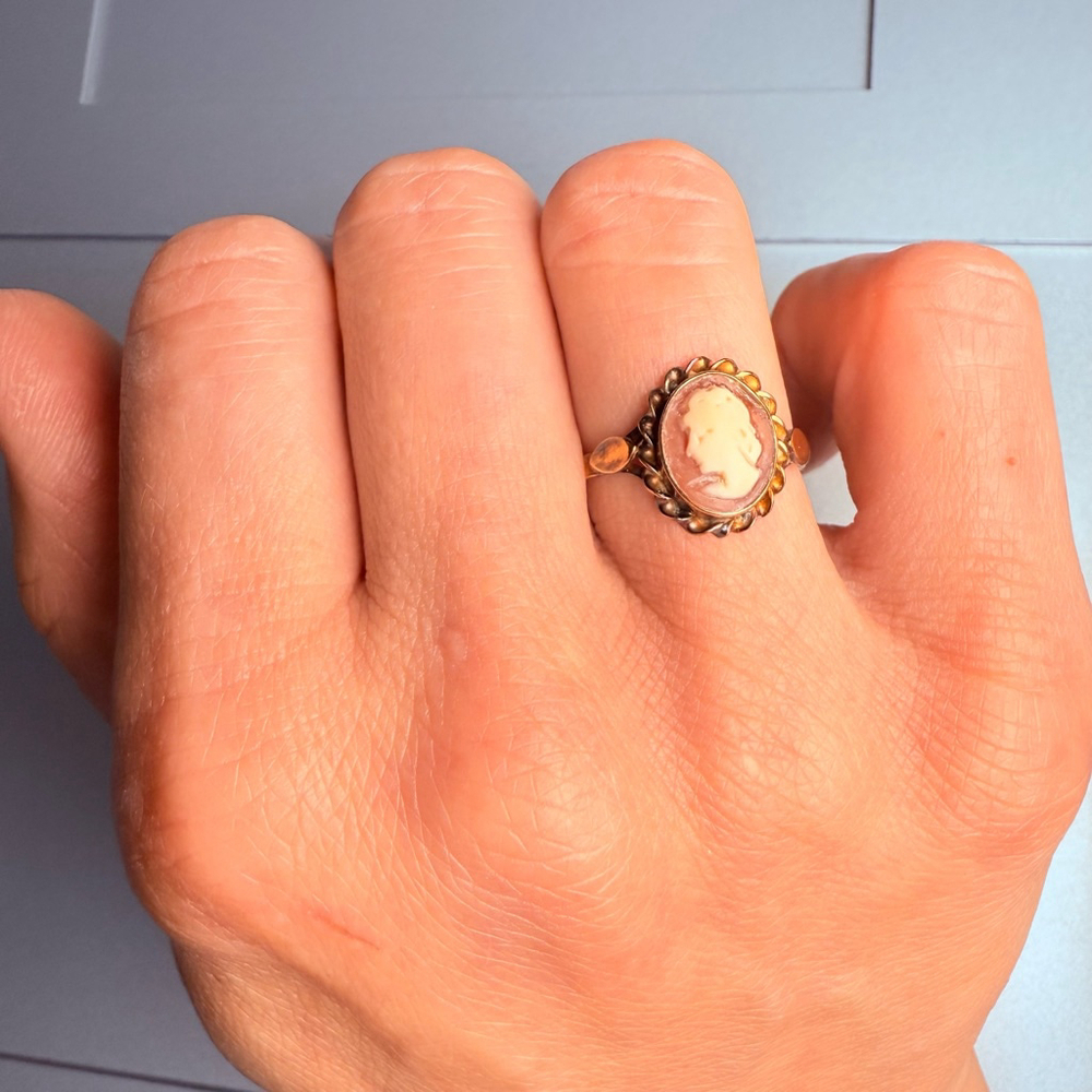 18K Yellow Gold Antique Shell Cameo Muse Ring Victorian Era Italy - Picture 4 of 9